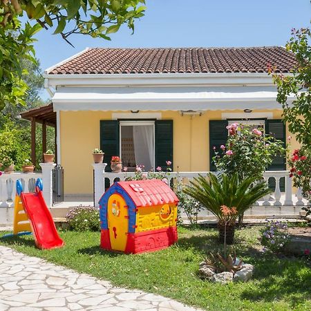 Karia Holiday Home Lefkimmi  Bagian luar foto