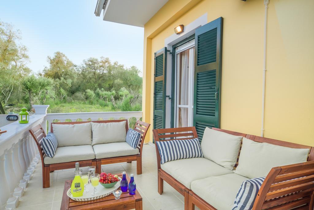 Karia Holiday Home Lefkimmi  Bagian luar foto