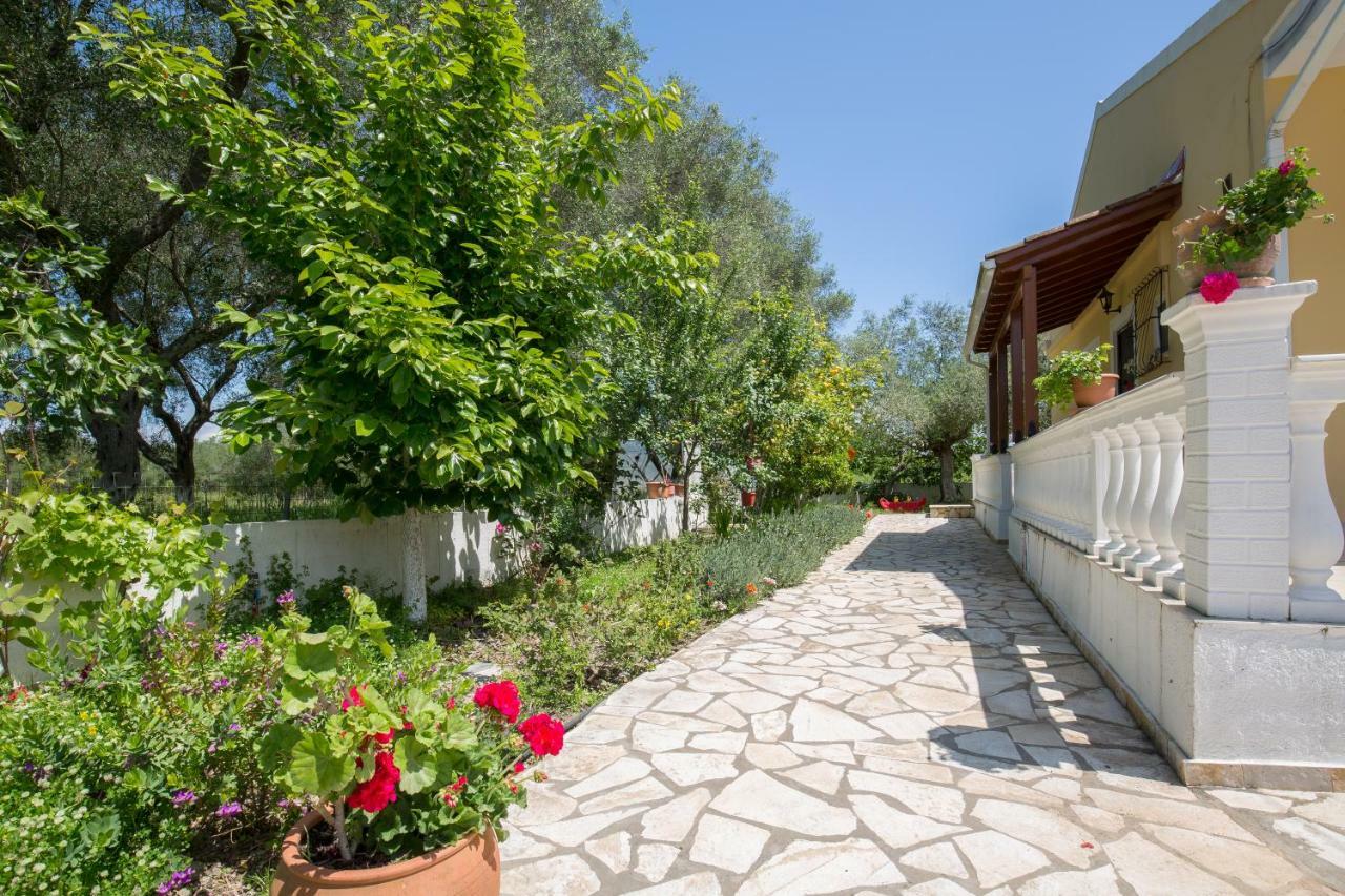 Karia Holiday Home Lefkimmi  Bagian luar foto
