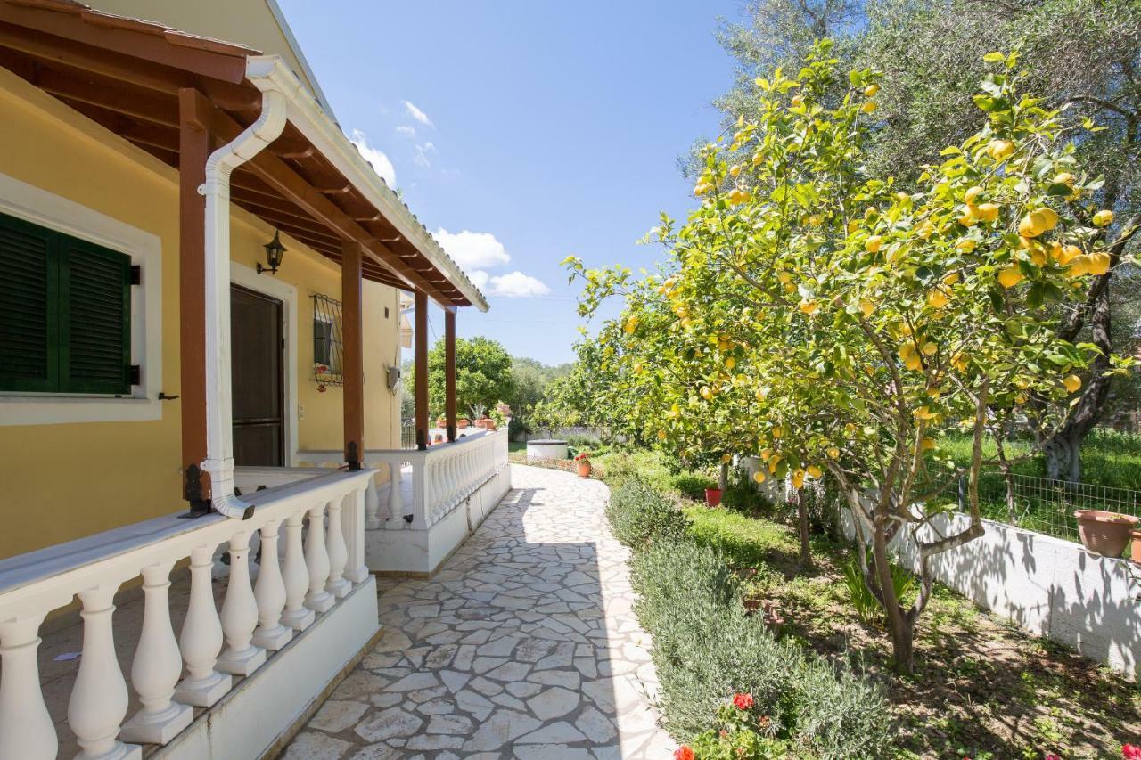 Karia Holiday Home Lefkimmi  Bagian luar foto
