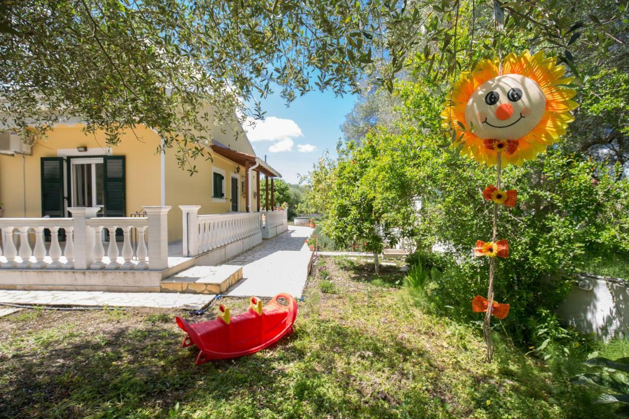 Karia Holiday Home Lefkimmi  Bagian luar foto